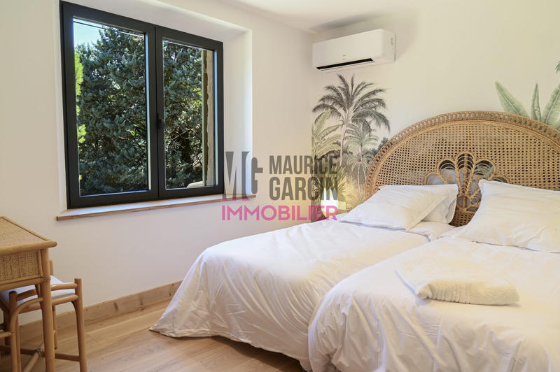 Maison - 250 m² - 8 pièces