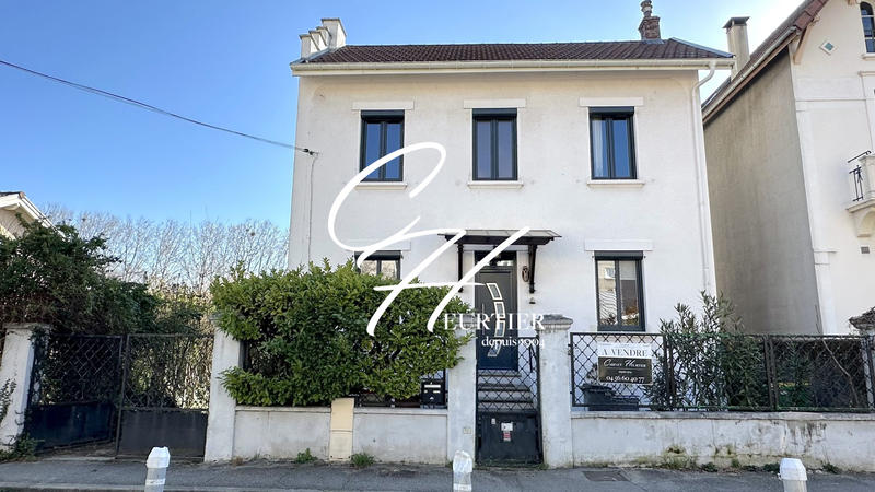 Maison - 100 m² - 5 pièces