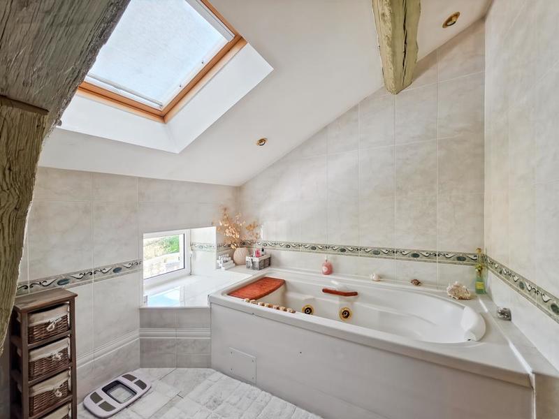 Demeure - 400 m² - 7 pièces