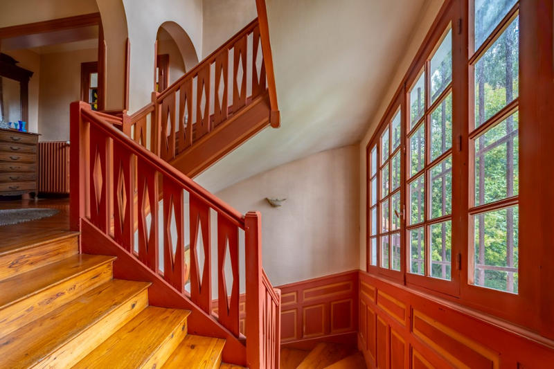 Maison - 279 m² - 9 pièces