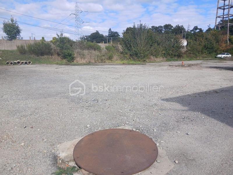 Terrain industriel - 1 200 m²