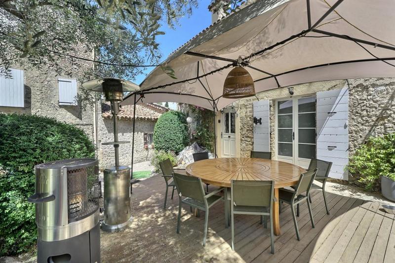 Mas - 360 m² - 11 pièces