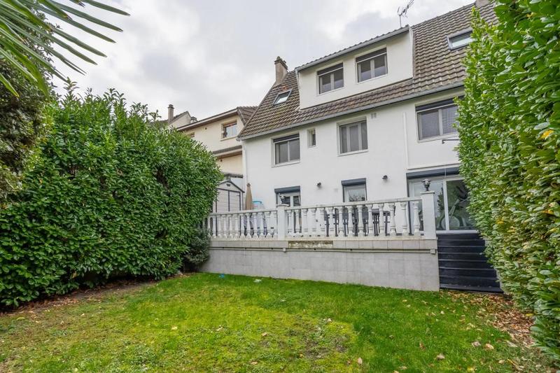 Maison - 196 m² - 8 pièces