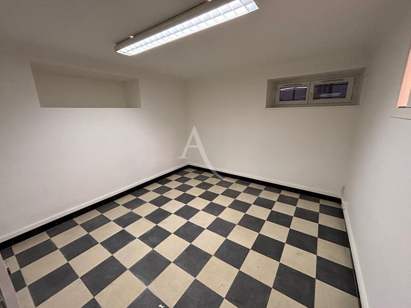 Local d'activité / Entrepôt - 99 m²