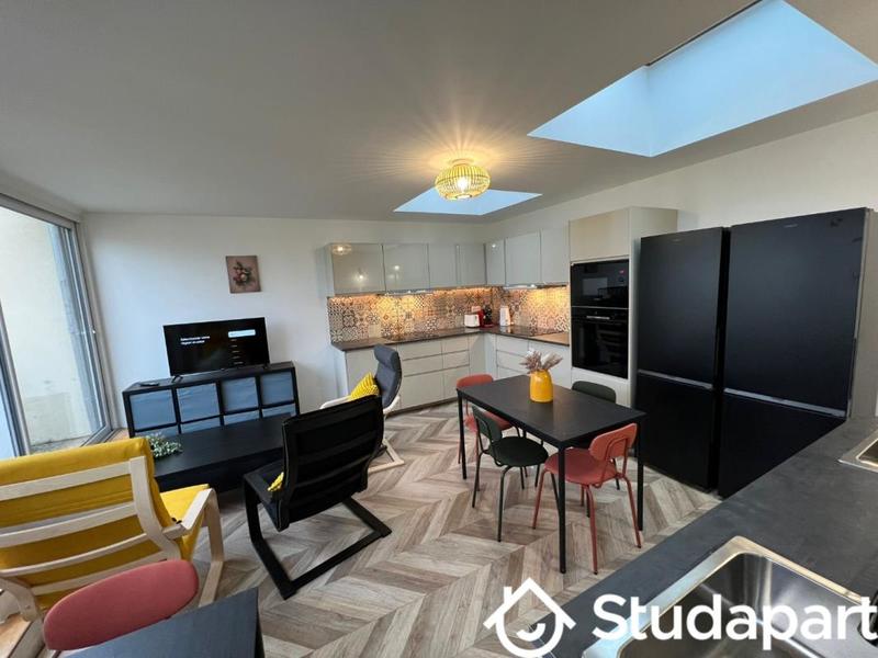 Chambre - 11 m² - 1 pièce