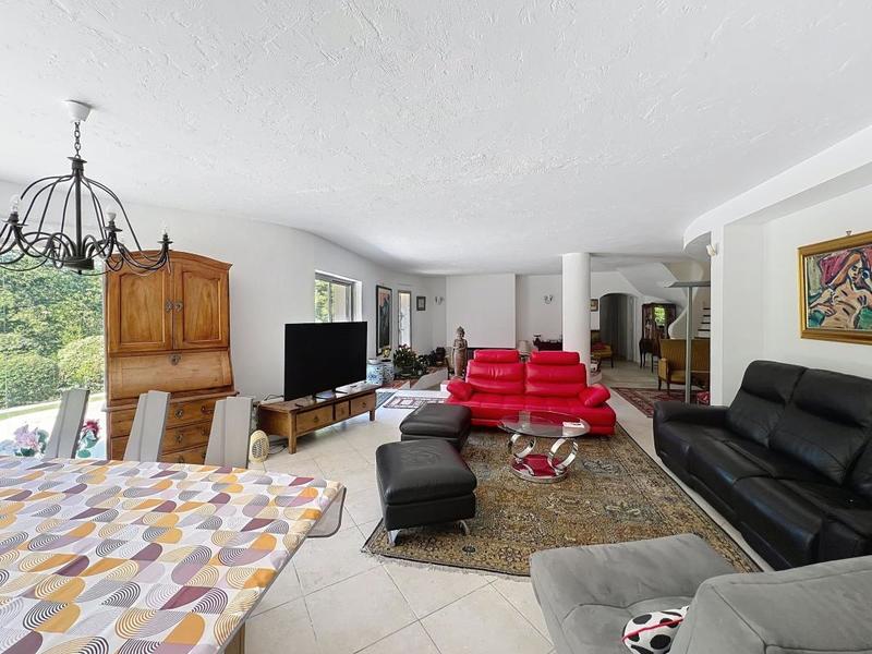 Maison - 245 m² - 6 pièces