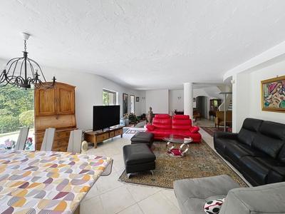 Maison - 245 m² - 6 pièces