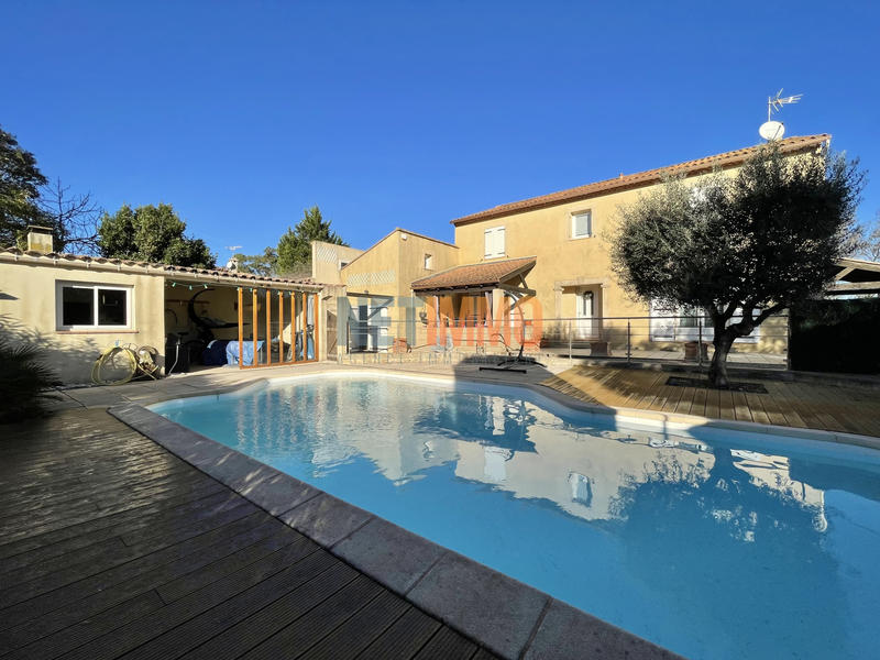 Villa - 200 m² - 9 pièces