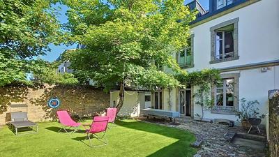 Maison - 235 m² - 10 pièces