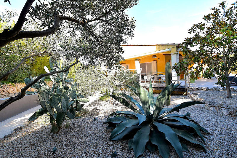 Villa - 206 m² - 9 pièces