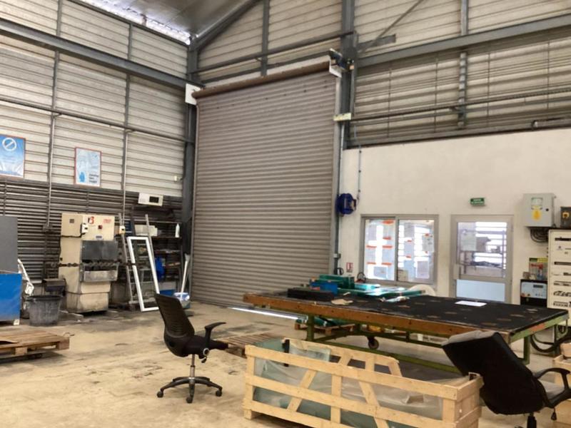 Local commercial - 450 m² - 3 pièces