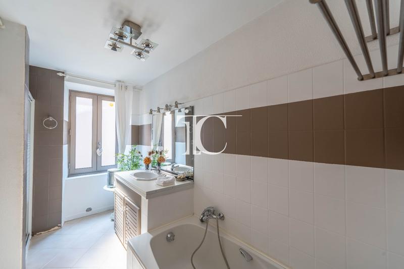 Maison de village - 274 m² - 9 pièces