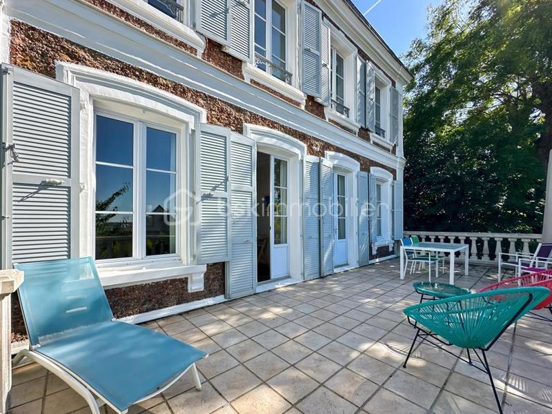 Maison bourgeoise - 233 m² - 8 pièces