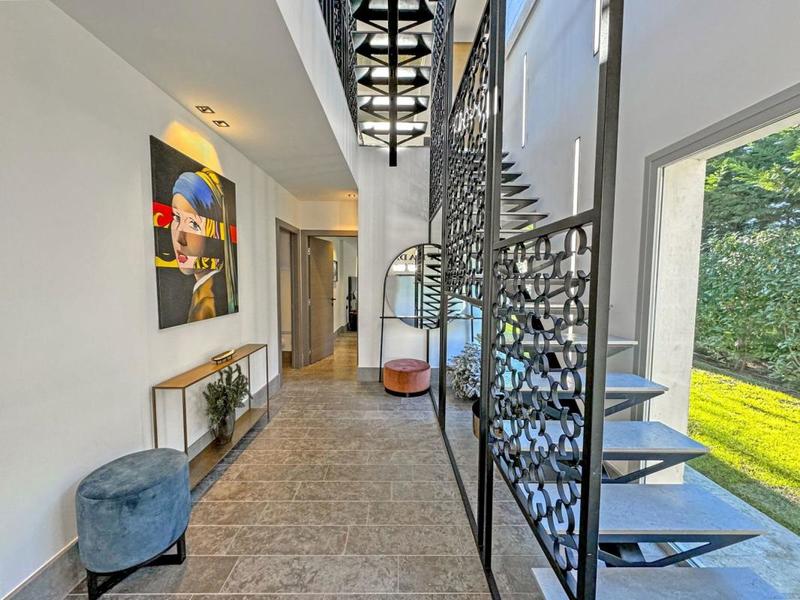 Maison - 220 m² - 6 pièces