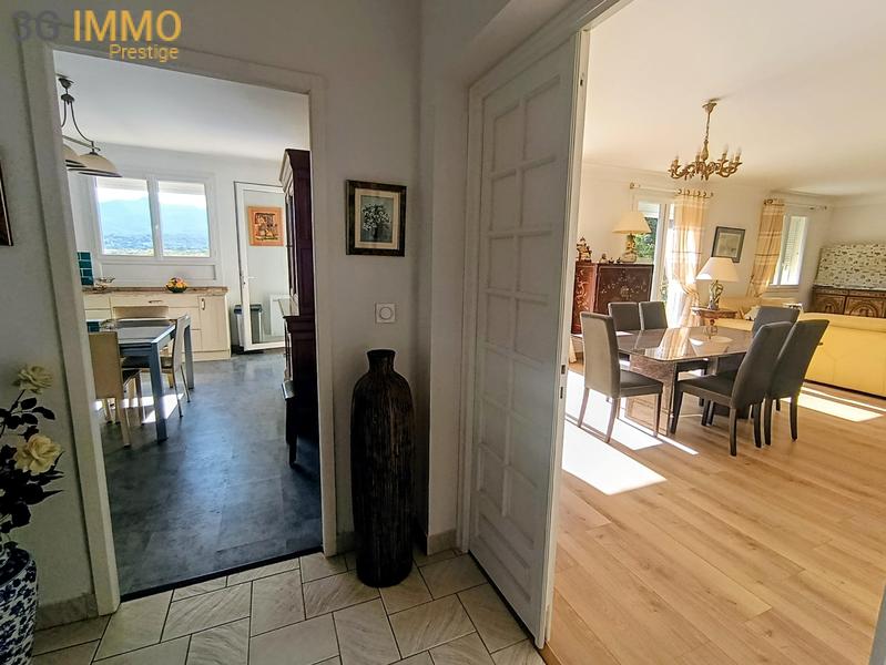 Villa - 247 m² - 8 pièces