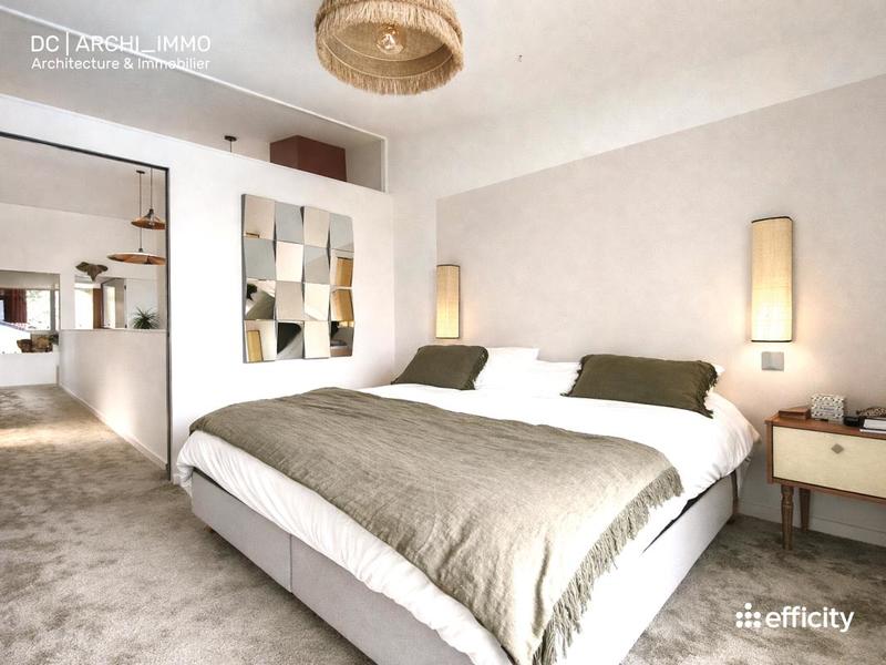 Maison - 223 m² - 7 pièces