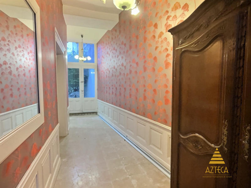 Maison - 374 m² - 8 pièces