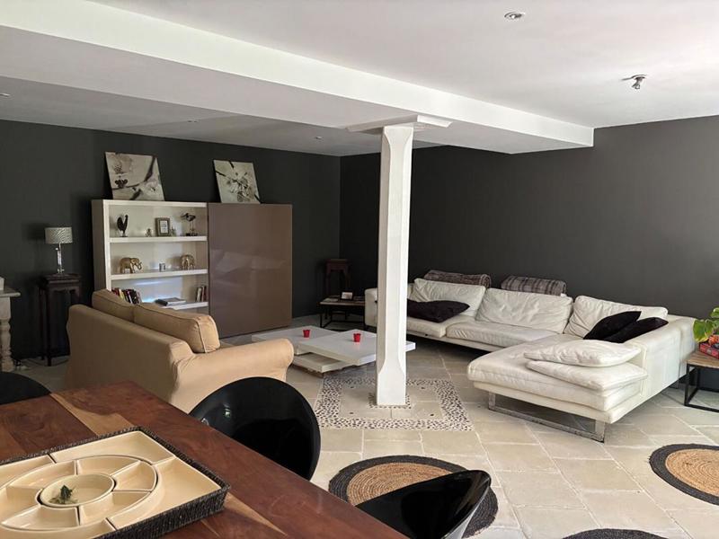 Maison - 325 m² - 8 pièces