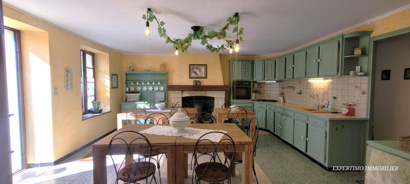 Maison - 220 m² - 9 pièces