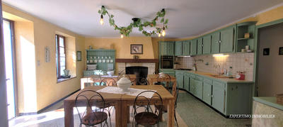 Maison - 220 m² - 9 pièces