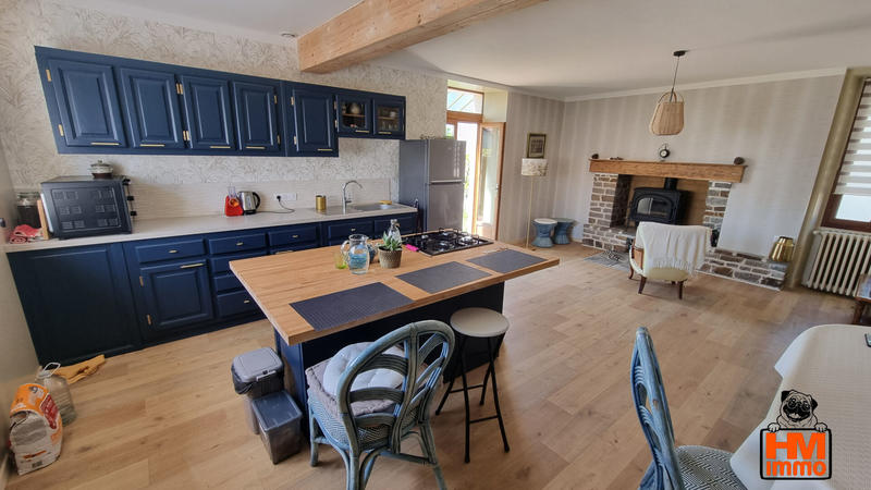 Demeure - 121 m² - 8 pièces