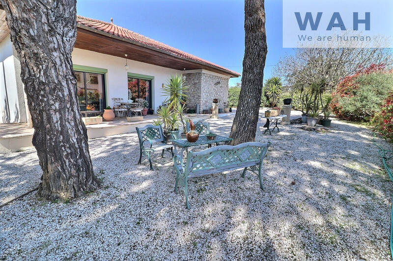 Villa - 245 m² - 8 pièces