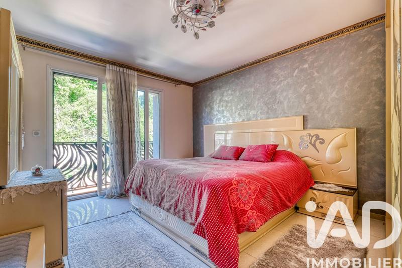 Maison - 190 m² - 8 pièces