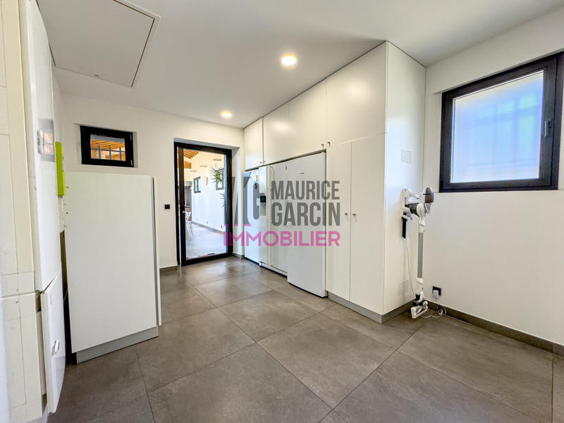 Maison - 468 m² - 7 pièces