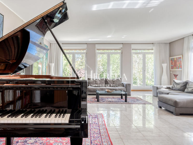 Maison - 220 m² - 8 pièces