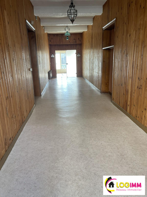 Maison - 330 m² - 9 pièces