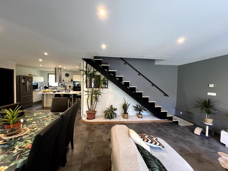 Maison - 224 m² - 7 pièces