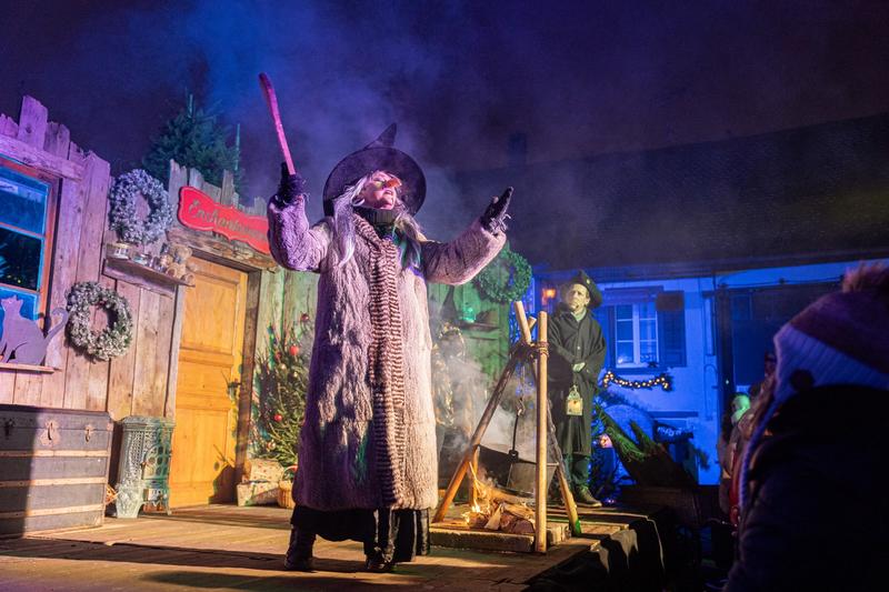 Spectacle déambulatoire de Noël : la fabrique des rêves - une féérie de Noël