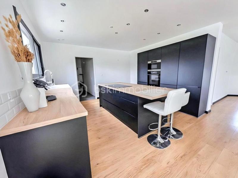 Maison - 140 m² - 5 pièces