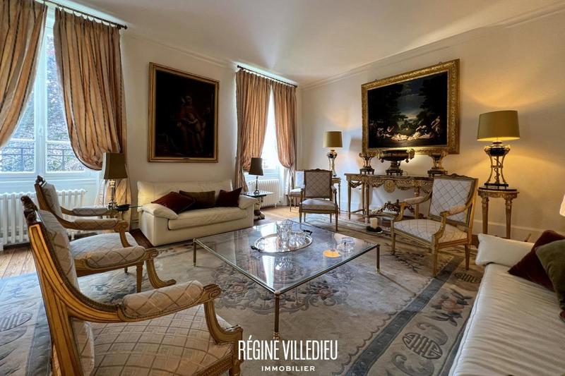 Demeure - 372 m² - 11 pièces