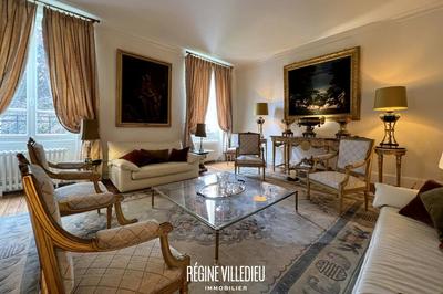 Demeure - 372 m² - 11 pièces