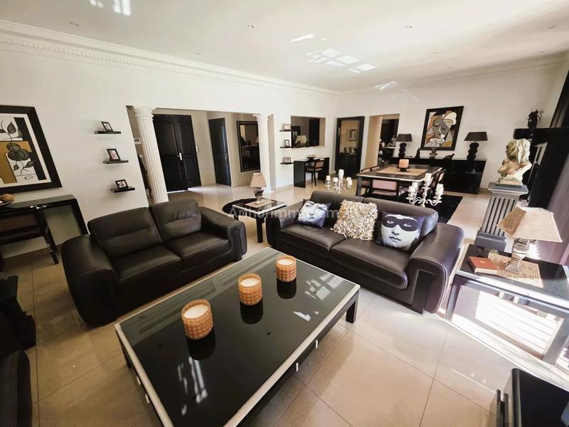 Maison - 226 m² - 7 pièces