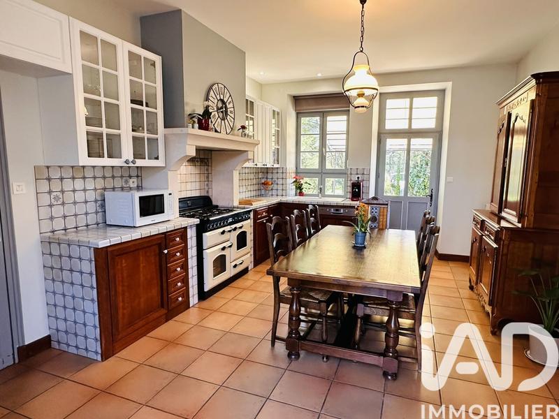 Maison - 380 m² - 11 pièces