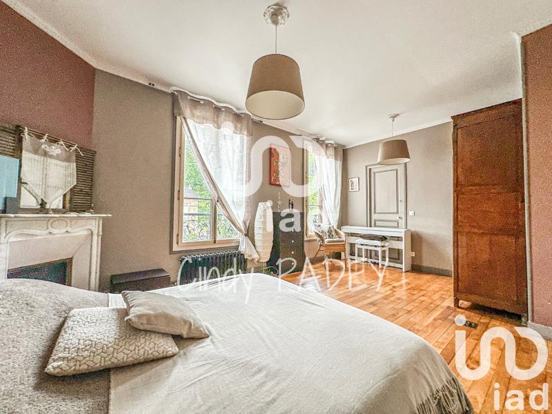 Maison - 220 m² - 9 pièces