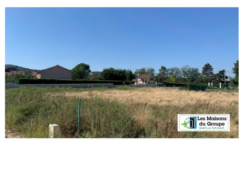 Terrain constructible - 1 050 m²