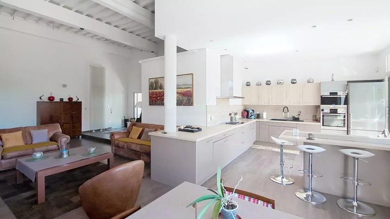 Maison - 214 m² - 6 pièces