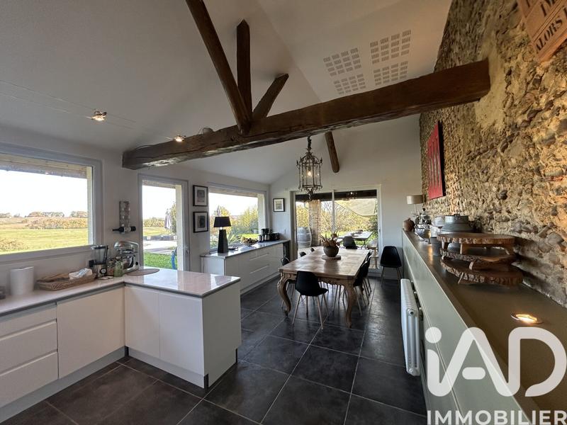 Maison - 240 m² - 8 pièces