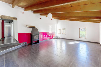 Maison - 326 m² - 9 pièces