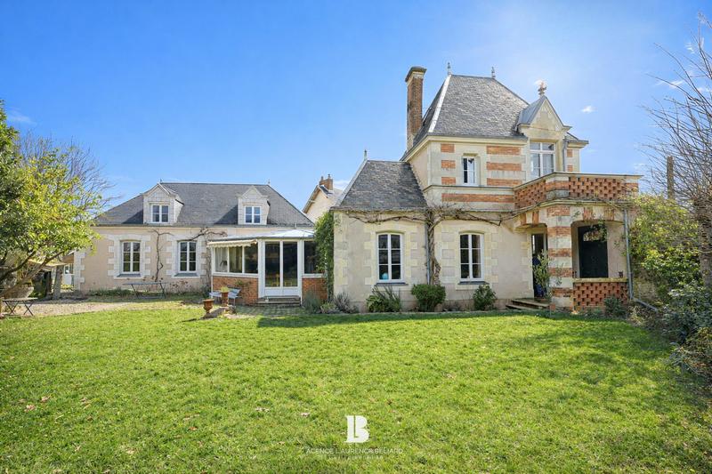 Maison - 218 m² - 9 pièces