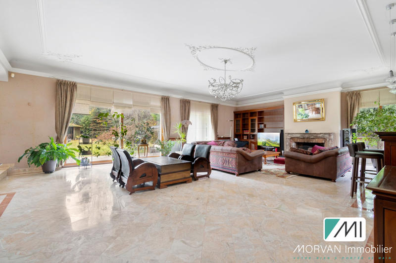 Maison - 365 m² - 12 pièces