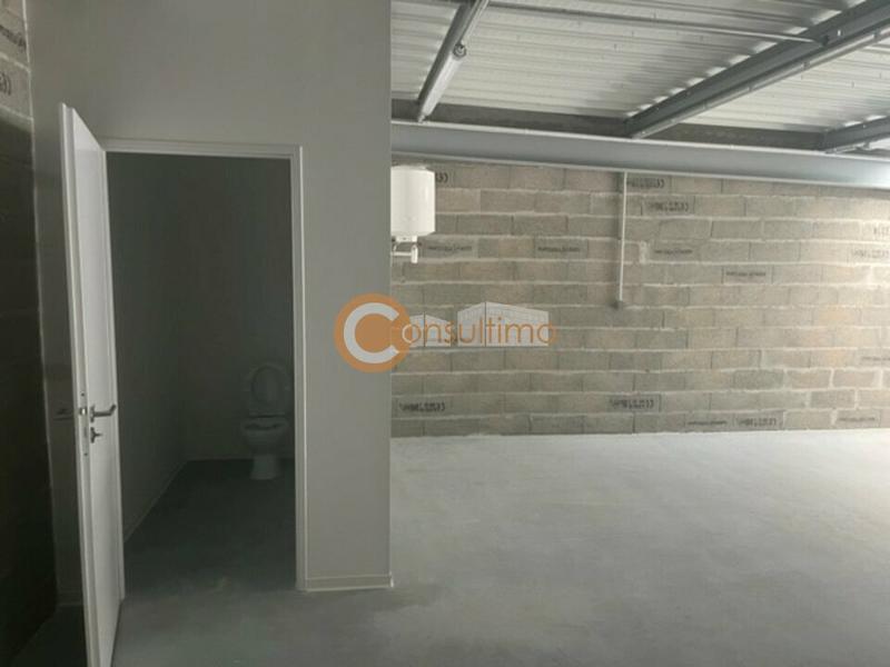 Local d'activité / Entrepôt - 258 m²
