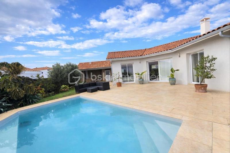 Maison - 99 m² - 4 pièces