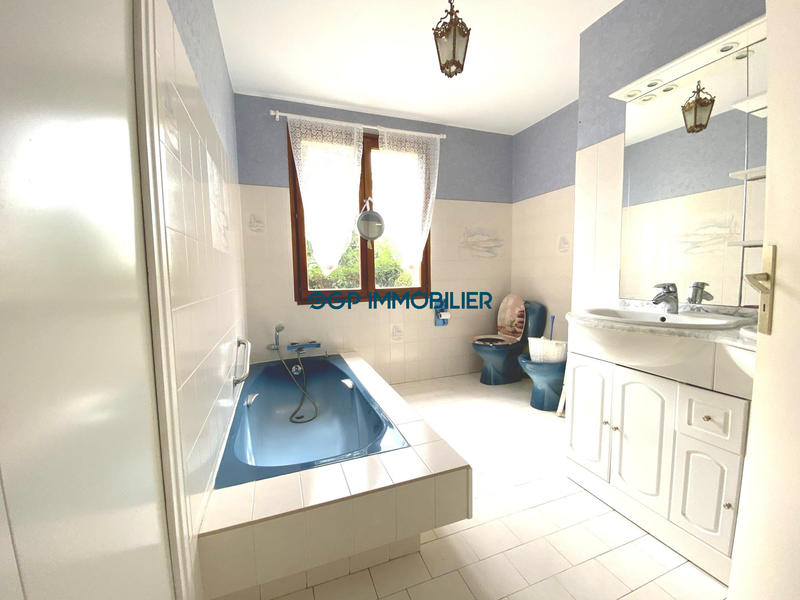 Maison - 201 m² - 6 pièces