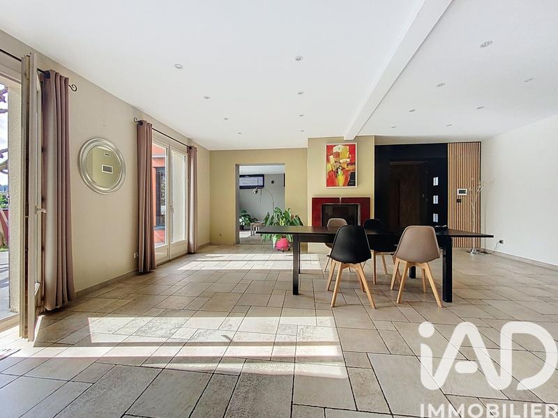 Maison - 218 m² - 8 pièces