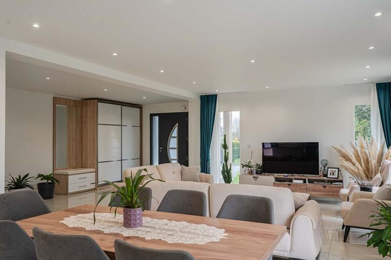 Maison - 196 m² - 6 pièces