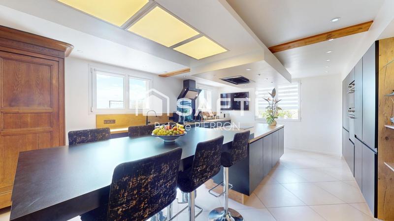 Maison - 258 m² - 10 pièces